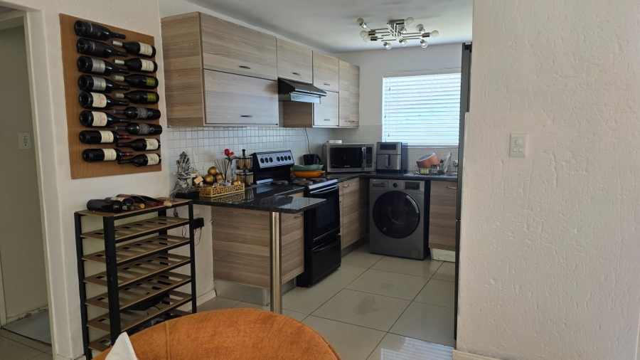 To Let 2 Bedroom Property for Rent in Rembrandt Park Gauteng