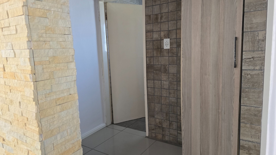 To Let 2 Bedroom Property for Rent in Rembrandt Park Gauteng