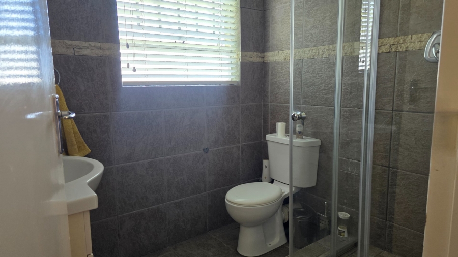 To Let 2 Bedroom Property for Rent in Rembrandt Park Gauteng