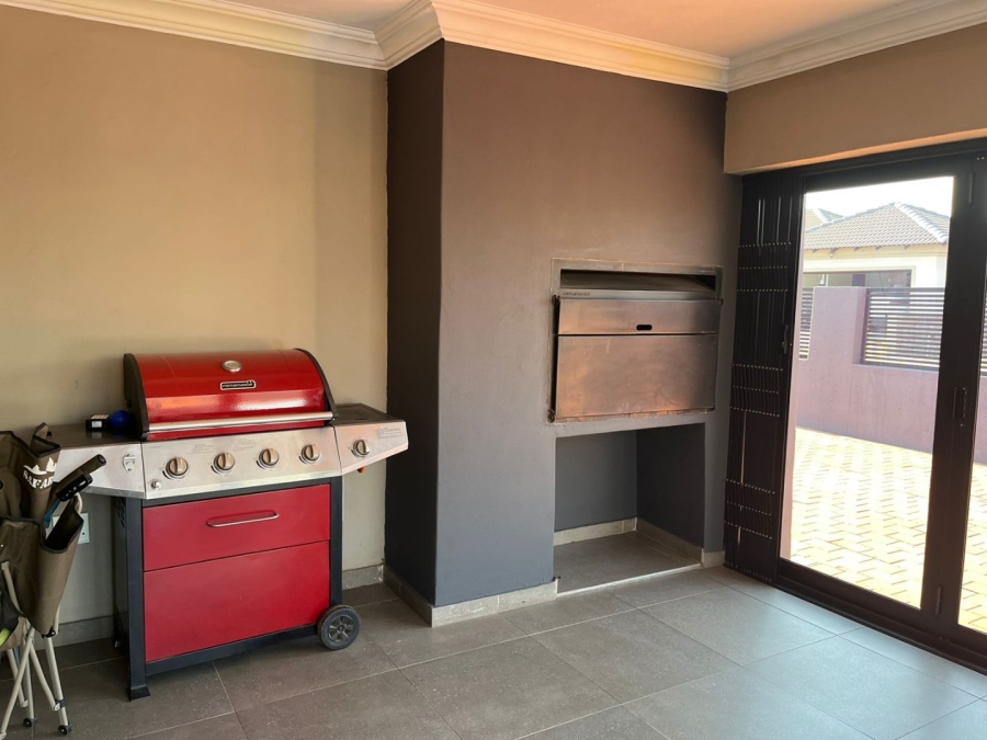 4 Bedroom Property for Sale in Theresa Park Gauteng