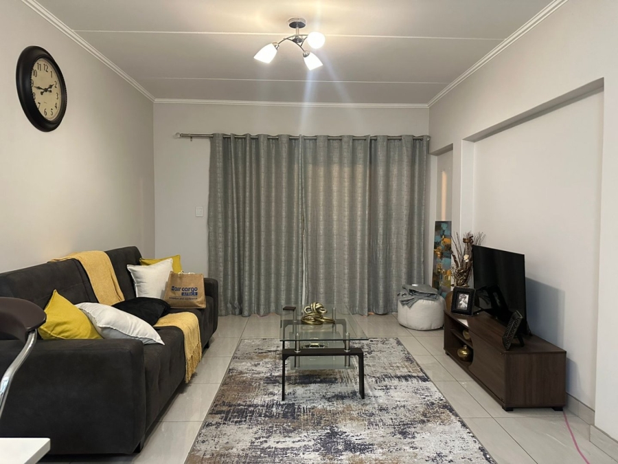 To Let 2 Bedroom Property for Rent in Glen Marais Gauteng