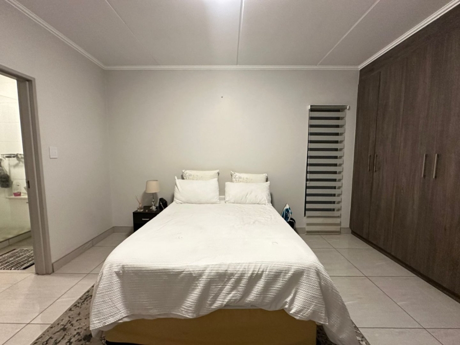 To Let 2 Bedroom Property for Rent in Glen Marais Gauteng