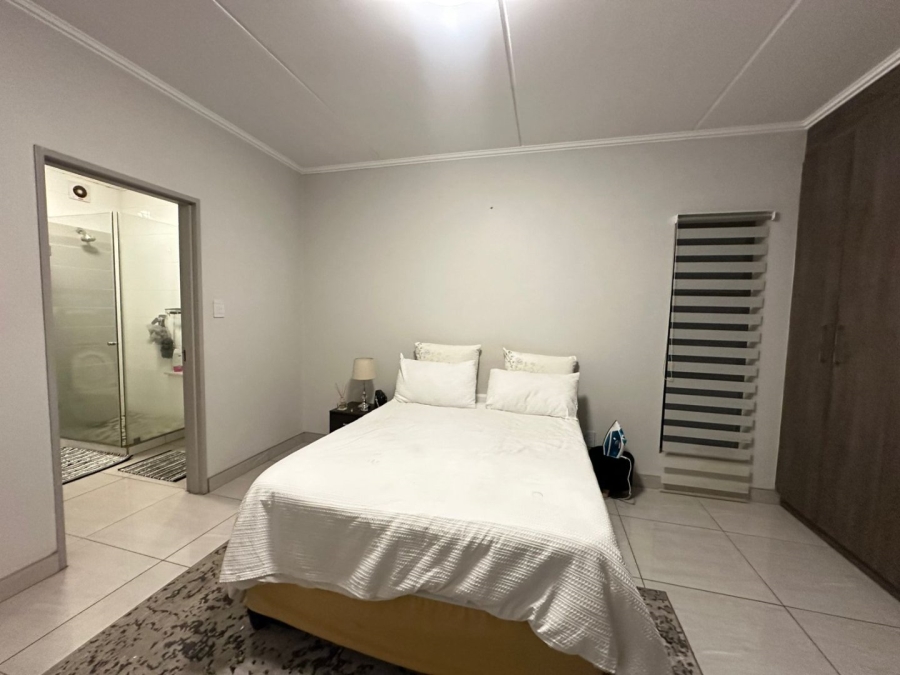 To Let 2 Bedroom Property for Rent in Glen Marais Gauteng