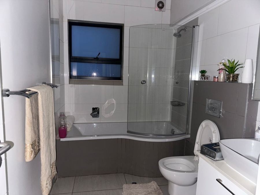 To Let 2 Bedroom Property for Rent in Glen Marais Gauteng