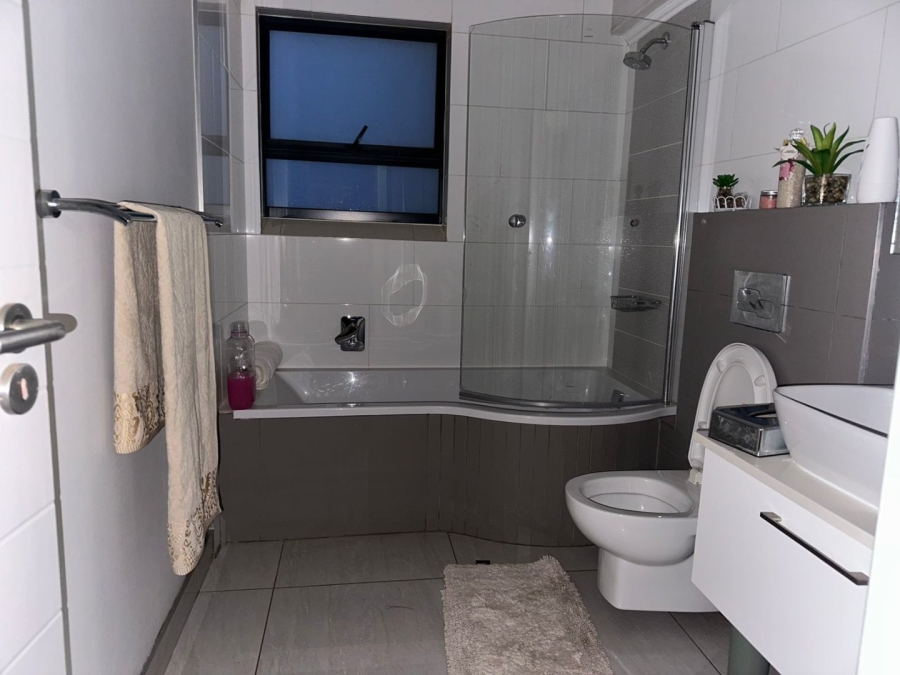 To Let 2 Bedroom Property for Rent in Glen Marais Gauteng