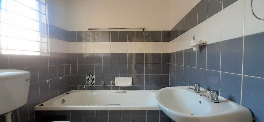3 Bedroom Property for Sale in Heuweloord Gauteng