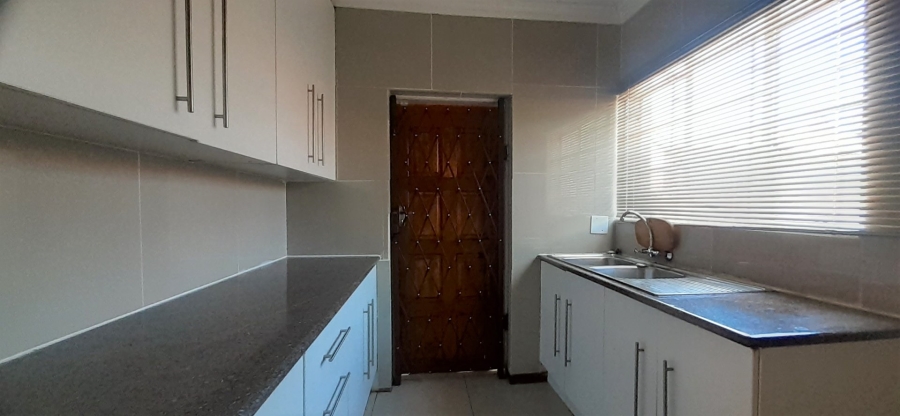 3 Bedroom Property for Sale in Heuweloord Gauteng