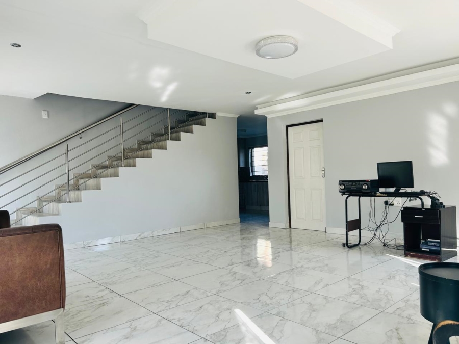 To Let 4 Bedroom Property for Rent in Noordwyk Gauteng
