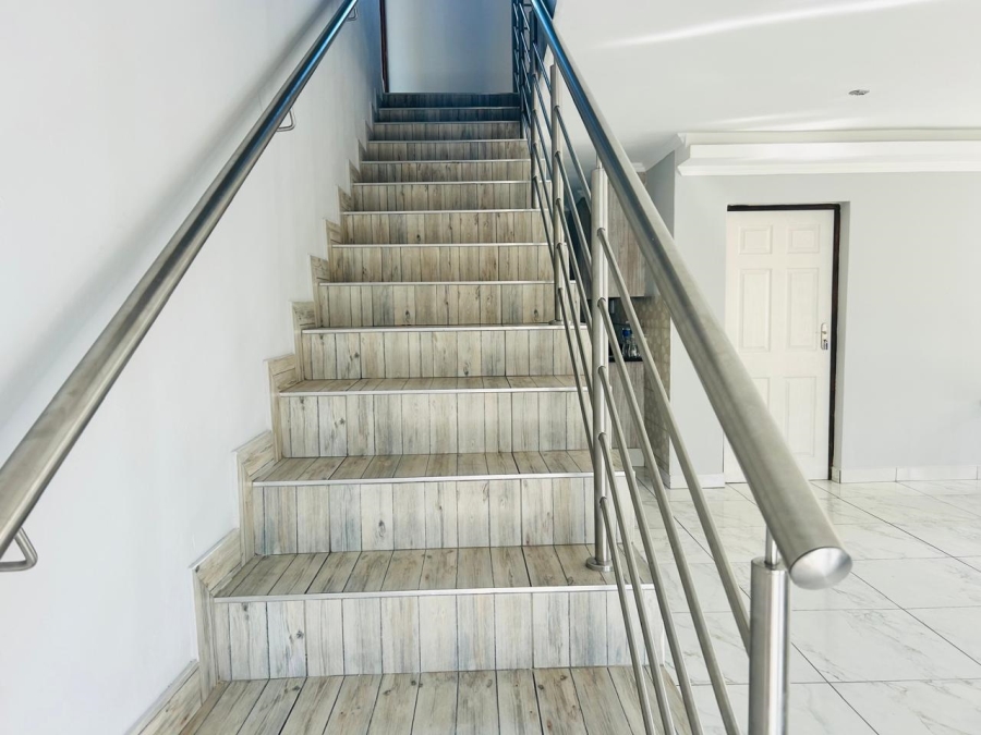 To Let 4 Bedroom Property for Rent in Noordwyk Gauteng
