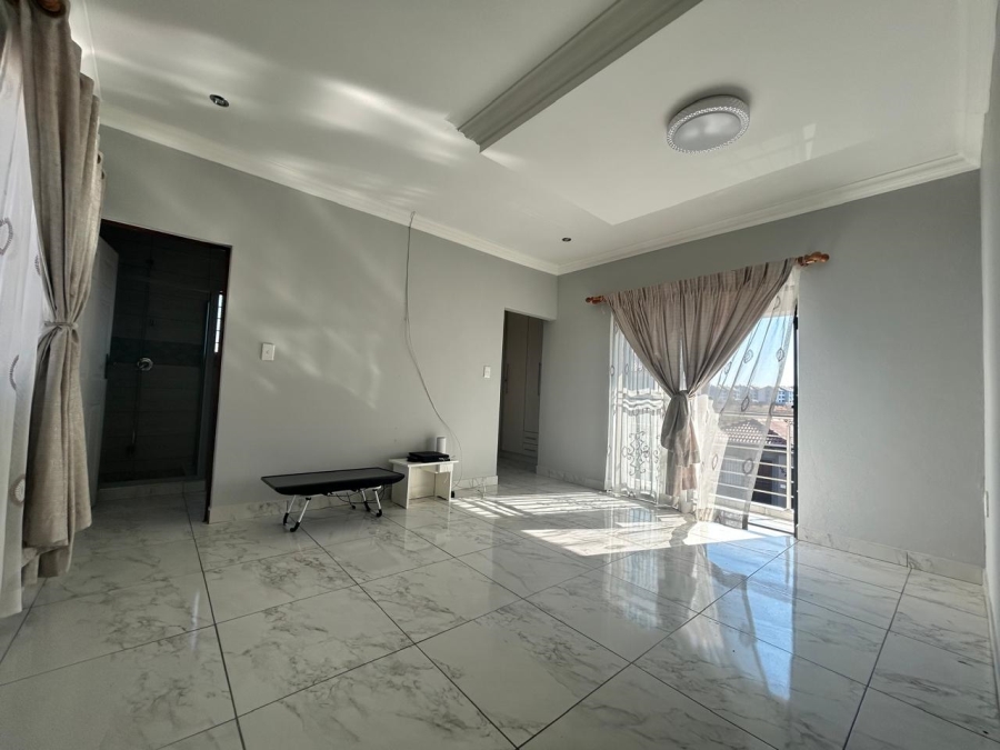 To Let 4 Bedroom Property for Rent in Noordwyk Gauteng