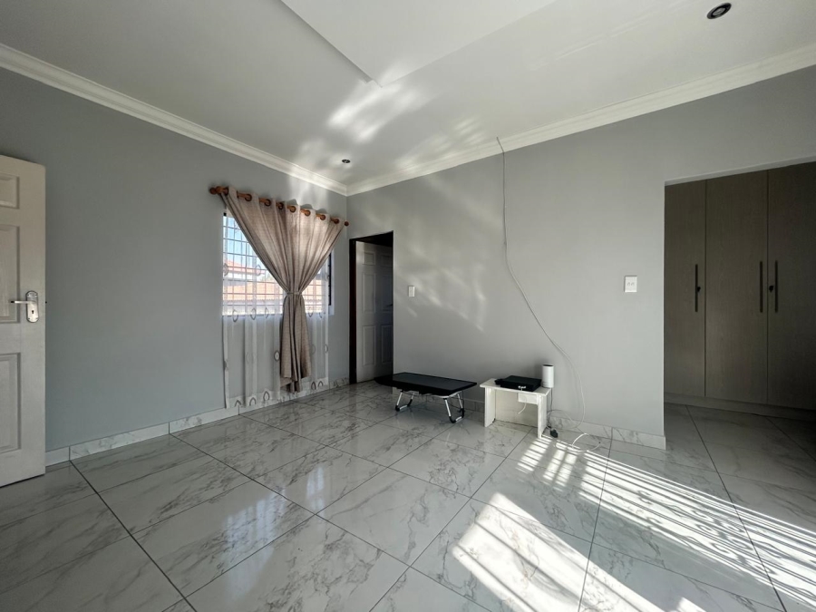 To Let 4 Bedroom Property for Rent in Noordwyk Gauteng