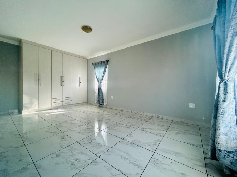 To Let 4 Bedroom Property for Rent in Noordwyk Gauteng