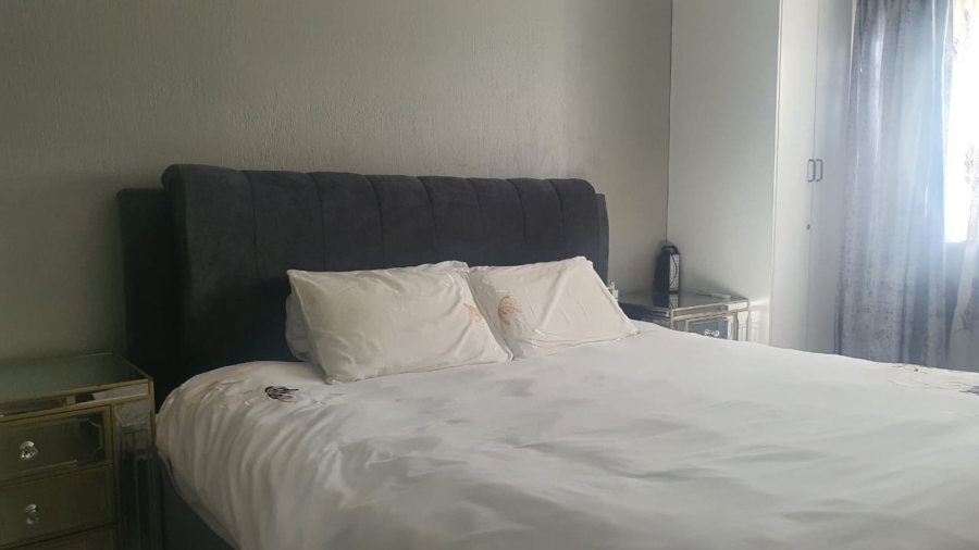 To Let 2 Bedroom Property for Rent in Corlett Gardens Gauteng
