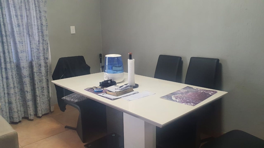 To Let 2 Bedroom Property for Rent in Corlett Gardens Gauteng