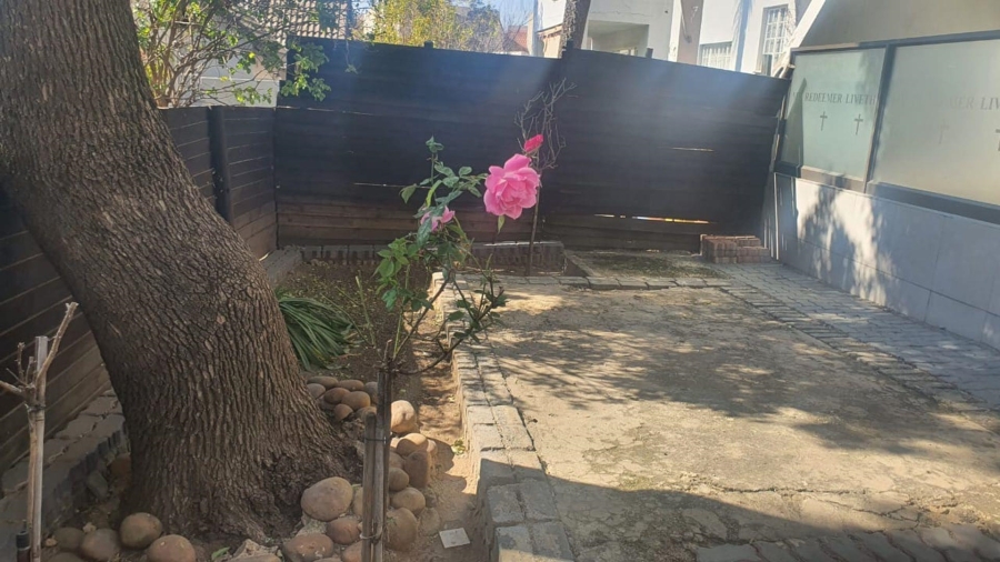 To Let 2 Bedroom Property for Rent in Corlett Gardens Gauteng