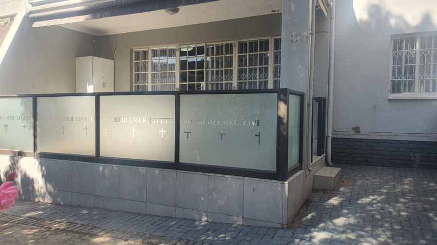 To Let 2 Bedroom Property for Rent in Corlett Gardens Gauteng
