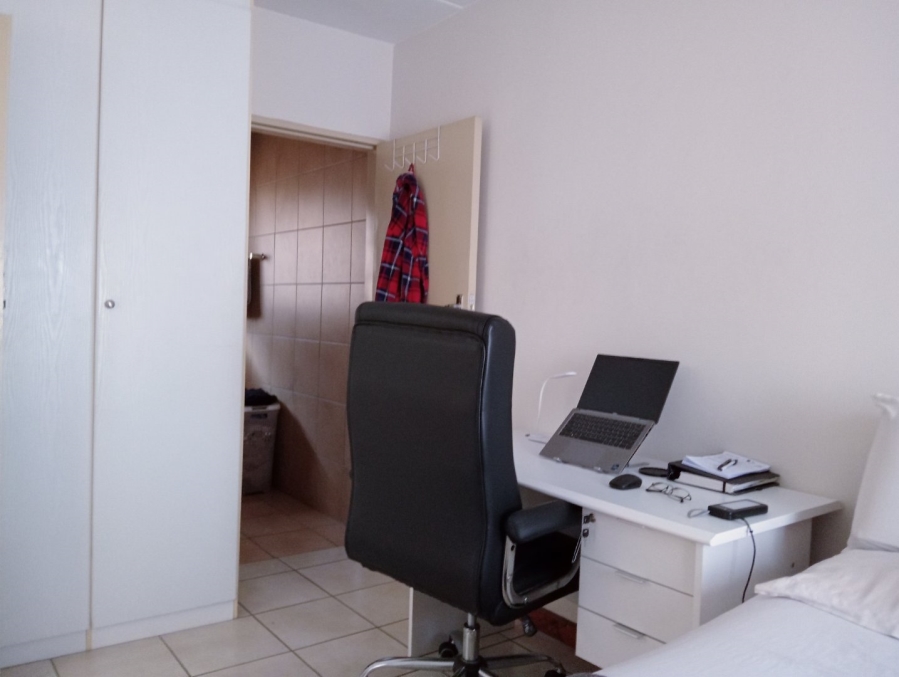 To Let 1 Bedroom Property for Rent in Newmark Estate Gauteng