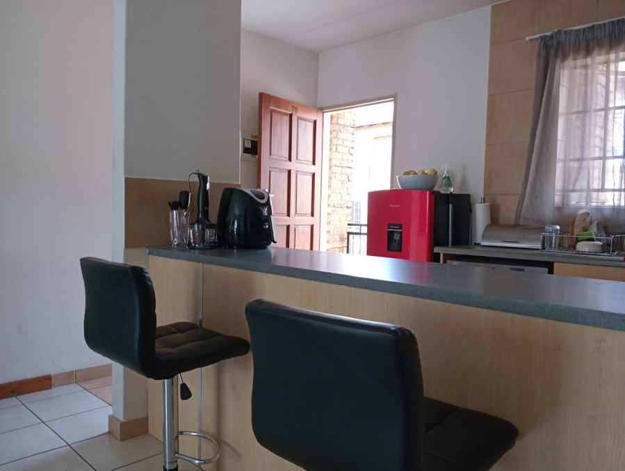 To Let 1 Bedroom Property for Rent in Newmark Estate Gauteng