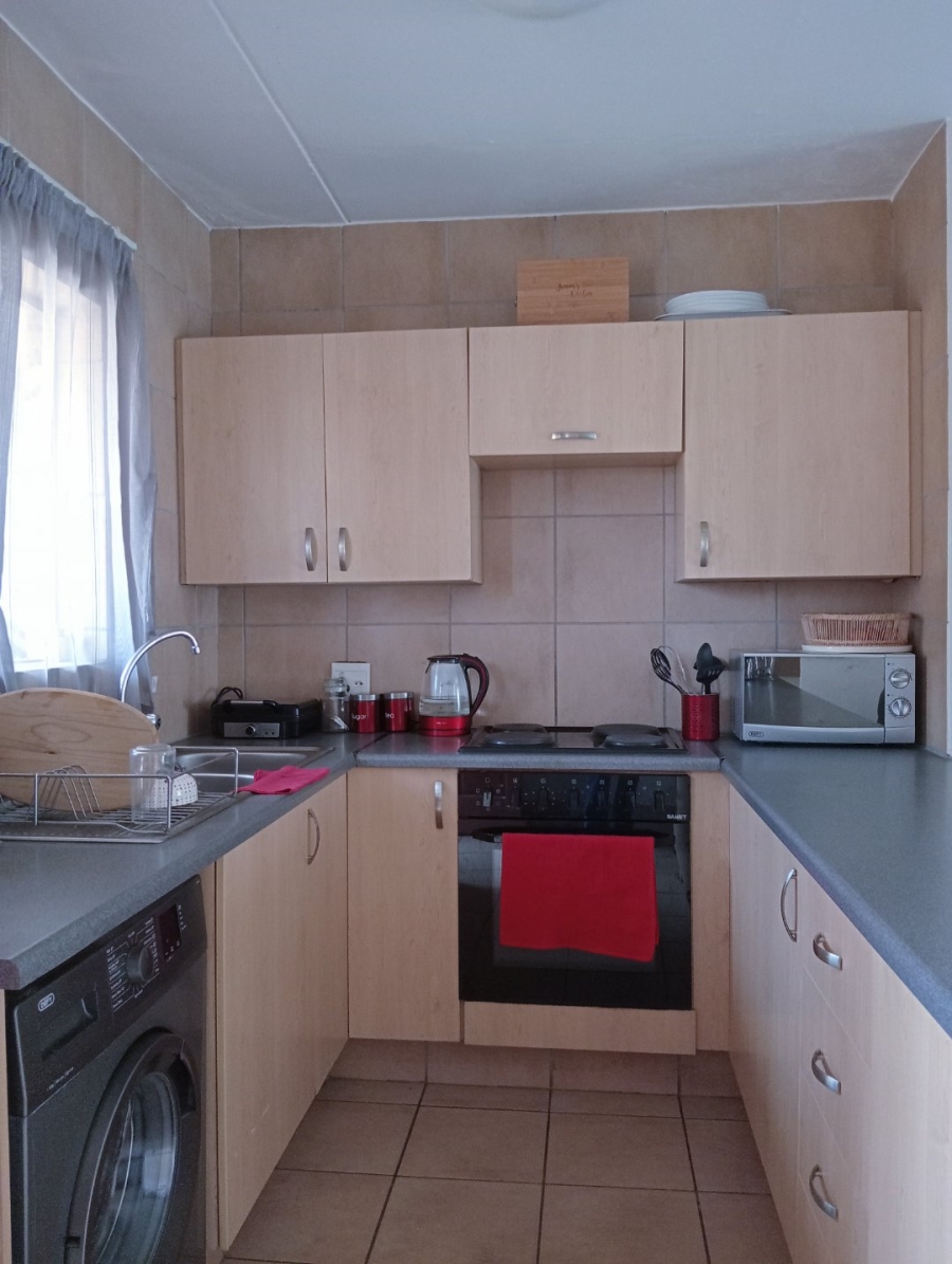 To Let 1 Bedroom Property for Rent in Newmark Estate Gauteng