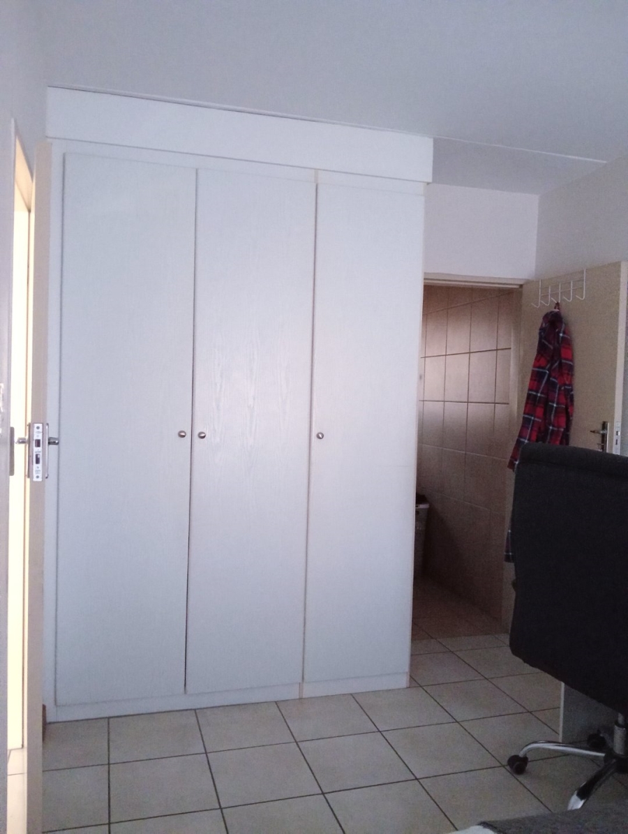 To Let 1 Bedroom Property for Rent in Newmark Estate Gauteng