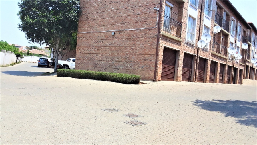 To Let 1 Bedroom Property for Rent in Newmark Estate Gauteng