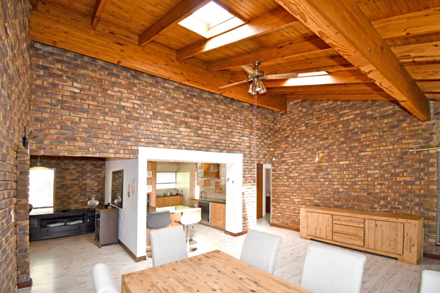 4 Bedroom Property for Sale in Eldoraigne Gauteng