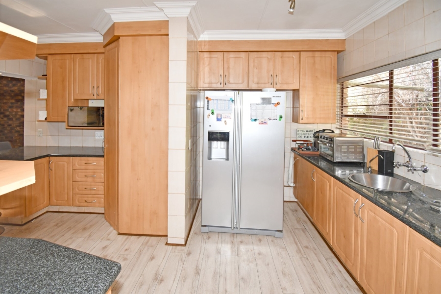 4 Bedroom Property for Sale in Eldoraigne Gauteng