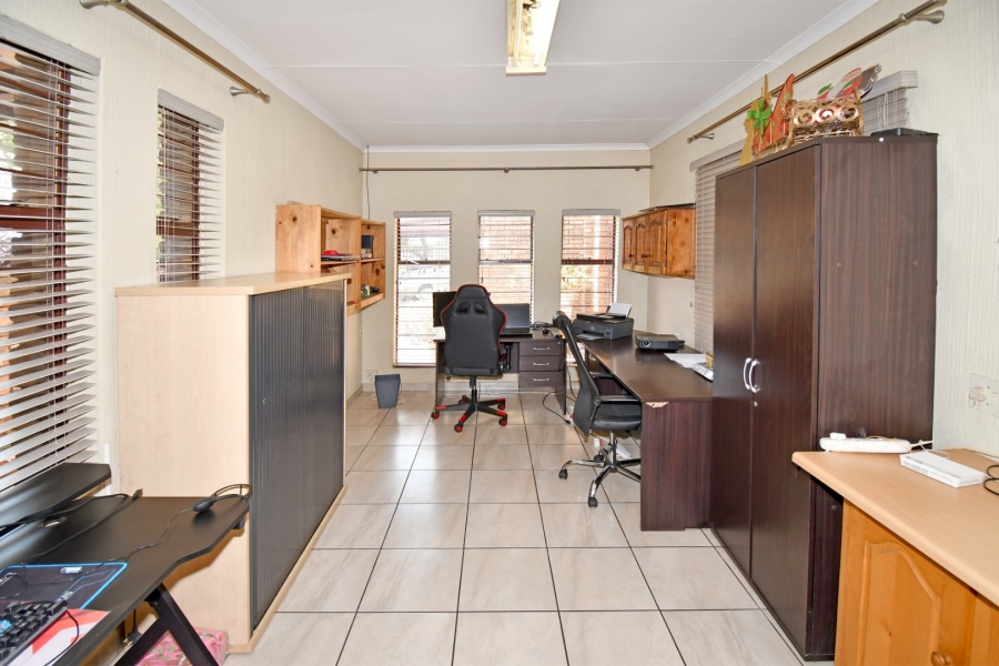4 Bedroom Property for Sale in Eldoraigne Gauteng