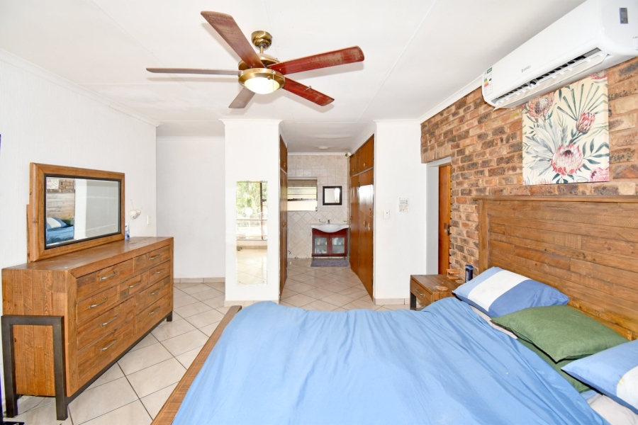 4 Bedroom Property for Sale in Eldoraigne Gauteng