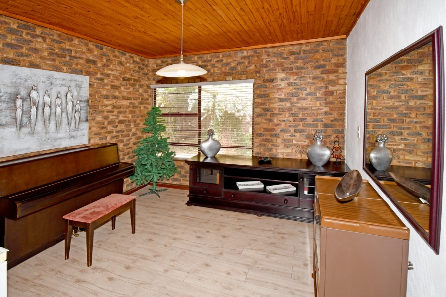 4 Bedroom Property for Sale in Eldoraigne Gauteng