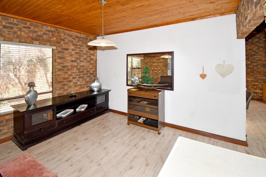 4 Bedroom Property for Sale in Eldoraigne Gauteng
