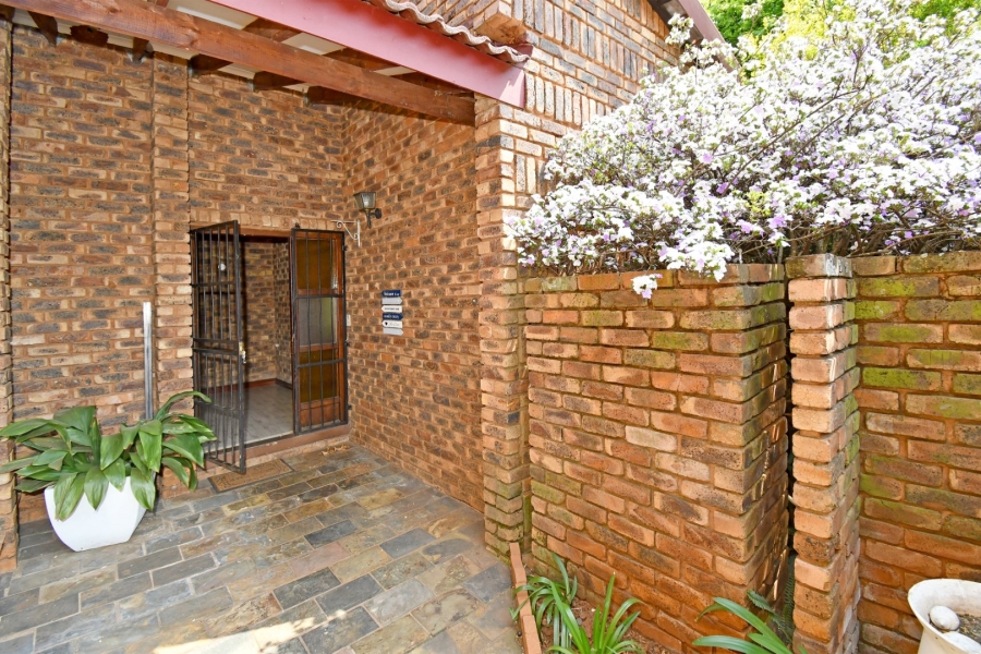 4 Bedroom Property for Sale in Eldoraigne Gauteng