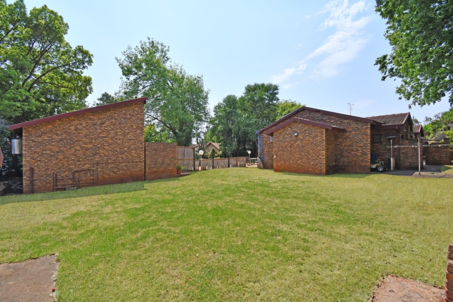 4 Bedroom Property for Sale in Eldoraigne Gauteng