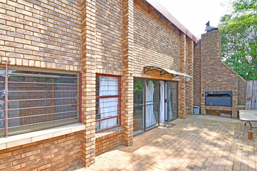 4 Bedroom Property for Sale in Eldoraigne Gauteng