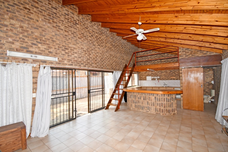 4 Bedroom Property for Sale in Eldoraigne Gauteng