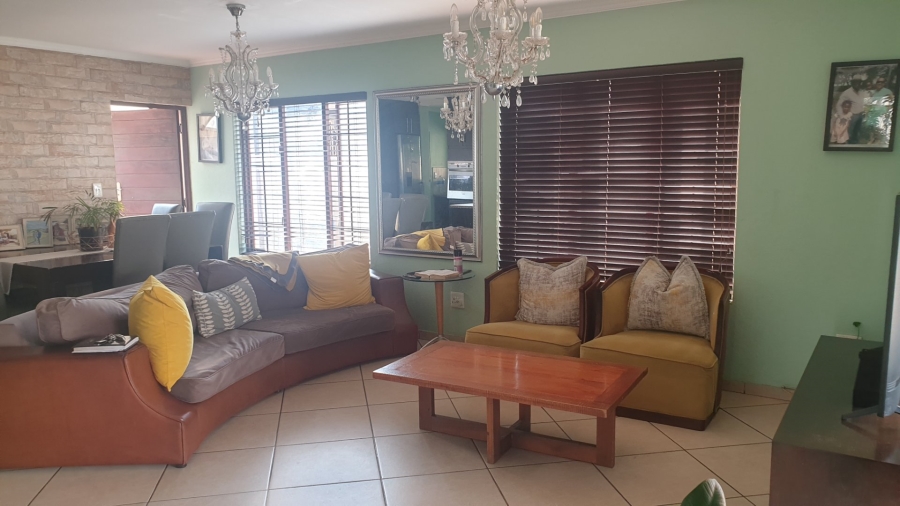 3 Bedroom Property for Sale in Raslouw Gardens Gauteng