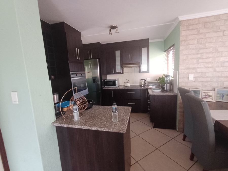 3 Bedroom Property for Sale in Raslouw Gardens Gauteng