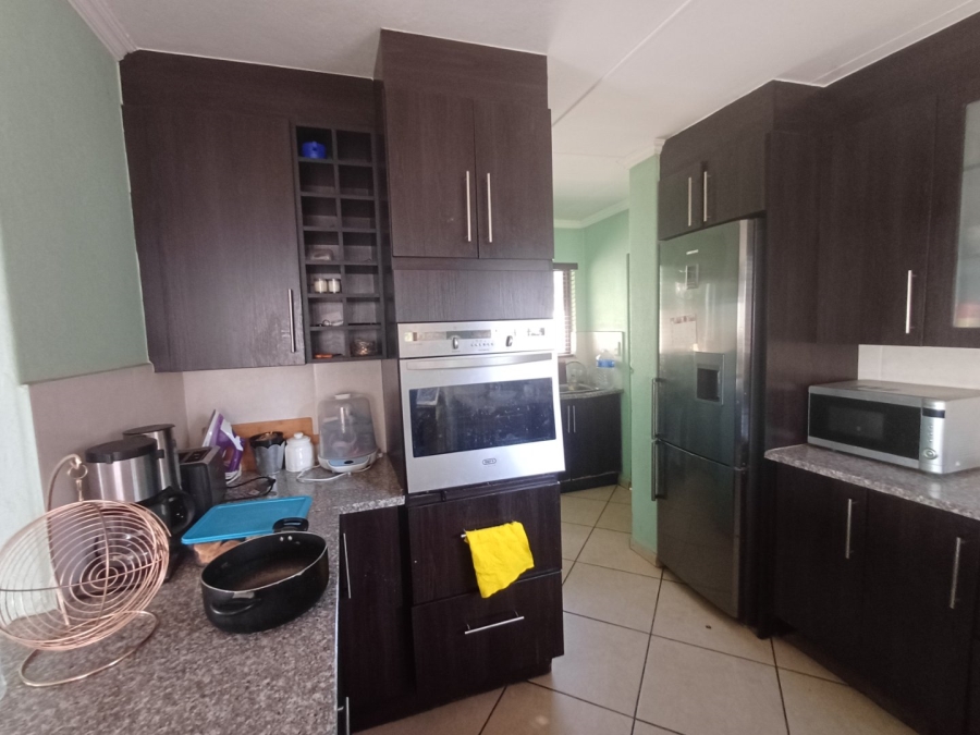 3 Bedroom Property for Sale in Raslouw Gardens Gauteng