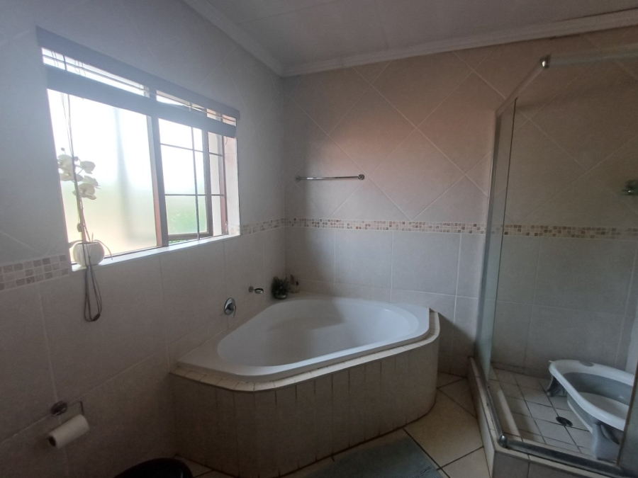 3 Bedroom Property for Sale in Raslouw Gardens Gauteng
