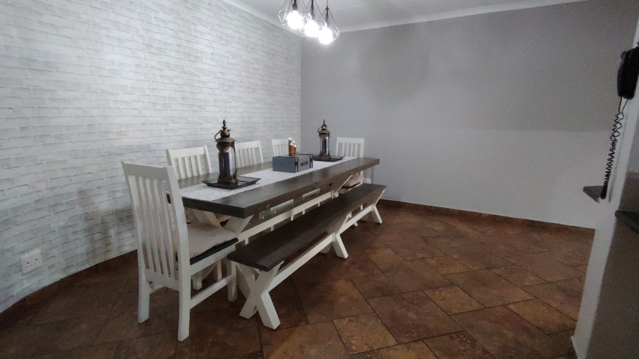 7 Bedroom Property for Sale in Eldoraigne Gauteng