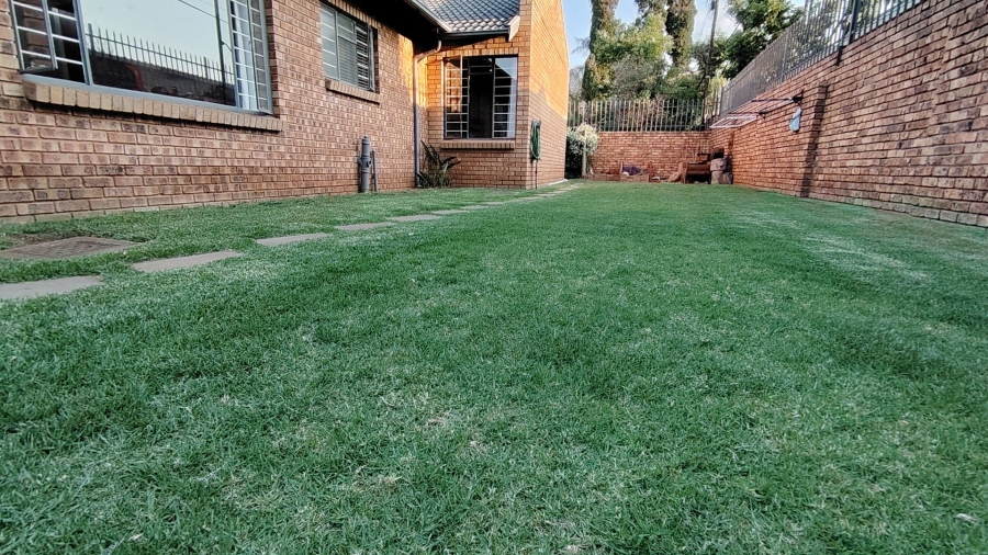 7 Bedroom Property for Sale in Eldoraigne Gauteng