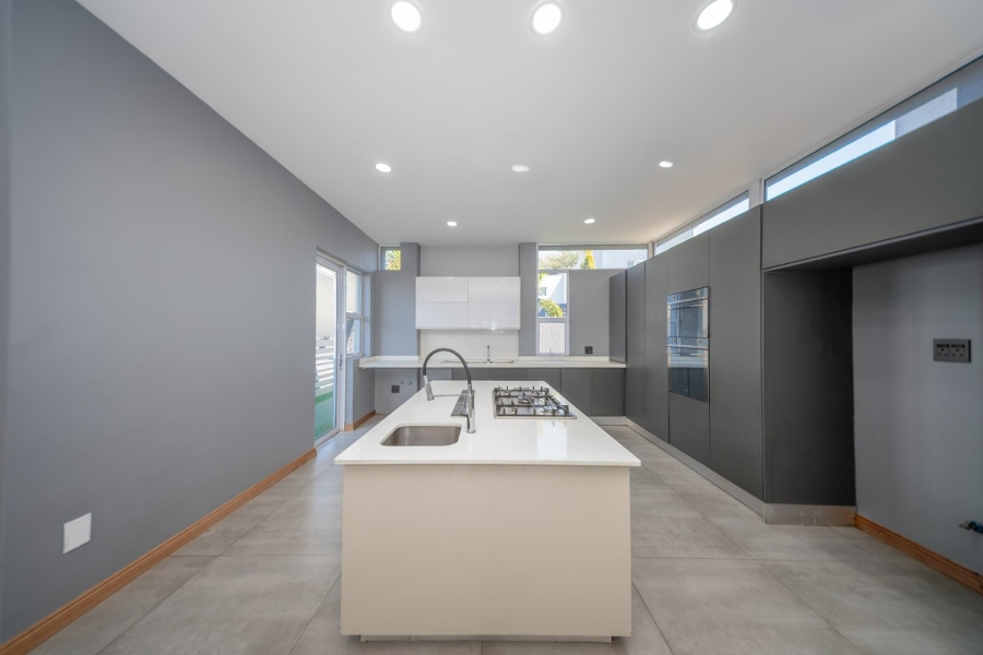 4 Bedroom Property for Sale in Greenstone Hill Gauteng