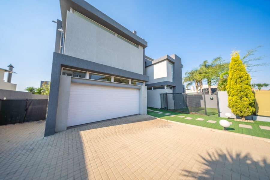 4 Bedroom Property for Sale in Greenstone Hill Gauteng