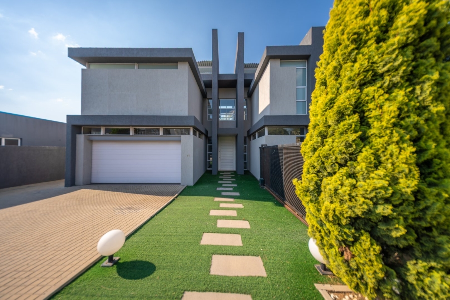 4 Bedroom Property for Sale in Greenstone Hill Gauteng