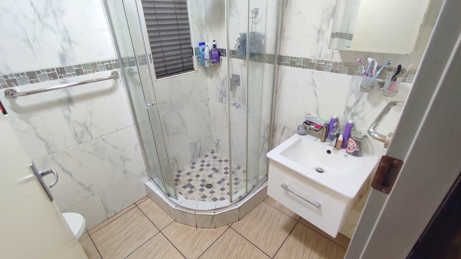 3 Bedroom Property for Sale in Eldoraigne Gauteng