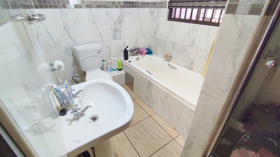 3 Bedroom Property for Sale in Eldoraigne Gauteng