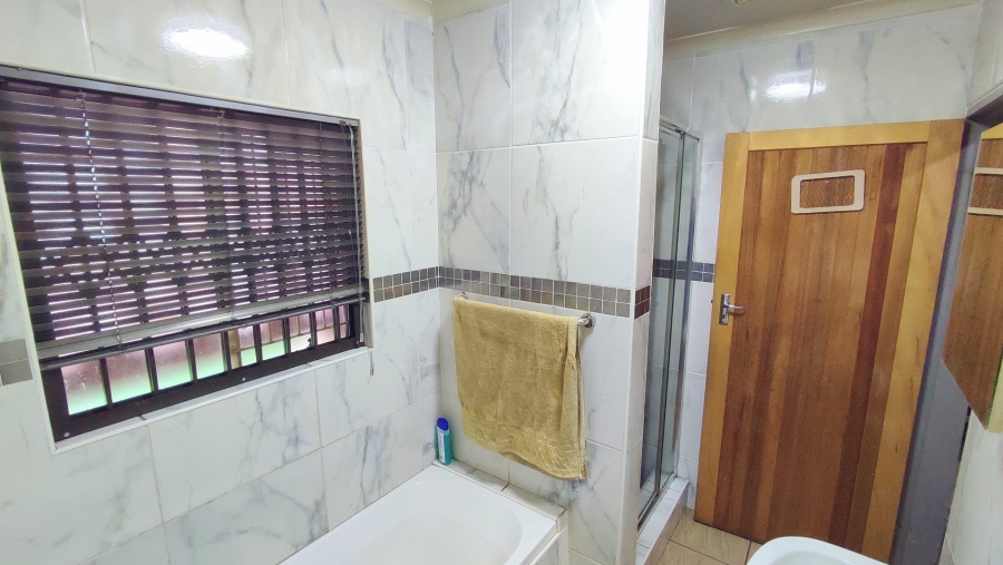 3 Bedroom Property for Sale in Eldoraigne Gauteng