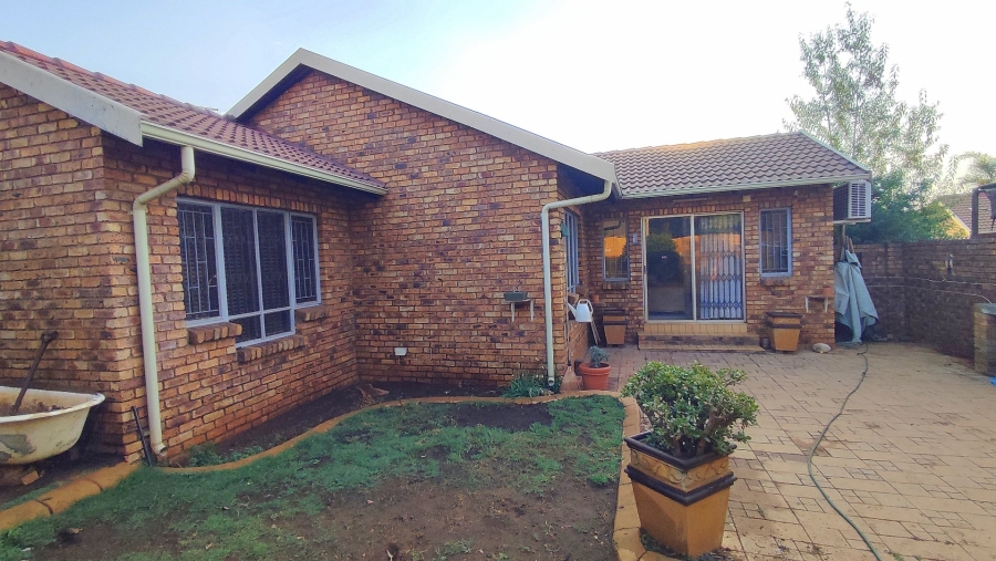3 Bedroom Property for Sale in Eldoraigne Gauteng