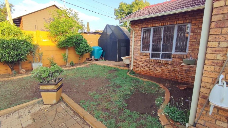 3 Bedroom Property for Sale in Eldoraigne Gauteng