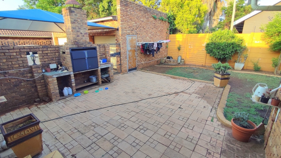 3 Bedroom Property for Sale in Eldoraigne Gauteng